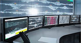 HMI Panels im semi-industriellen Einsatz in einem Kontroll-Raum