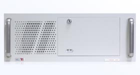 Abschließbare Front-Tür bei allen CL45xx 19-Zoll-Industriecomputern für die Rack-Montage