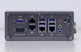 Schnittstellen an der Vorderseite des Embedded-Industrie-PCs